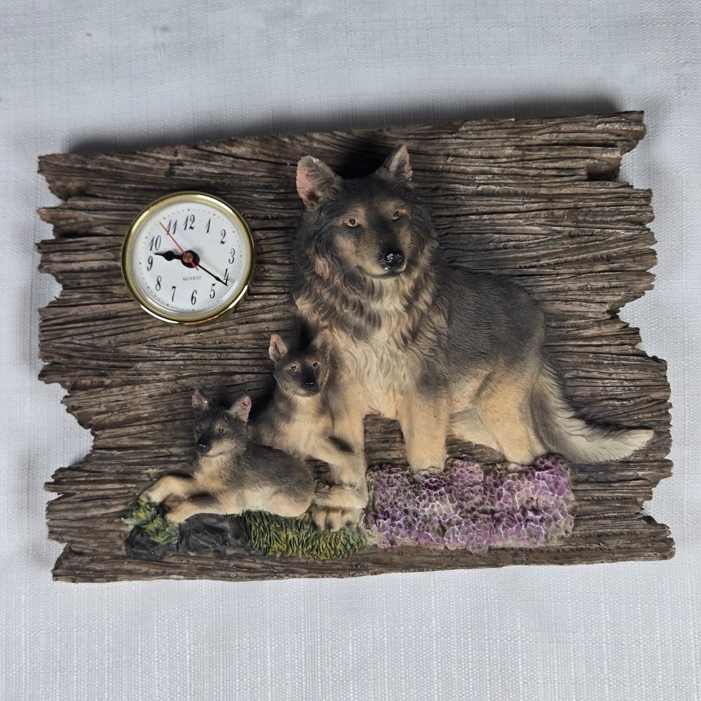 Vtg Wolf Pack Family 3D Wall Clock Rustic Cabin Wildlife Decor Resin *TESTED*